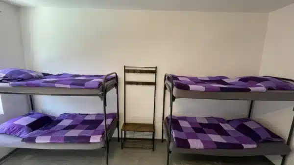 global strike 4-personen zimmer – bild 4